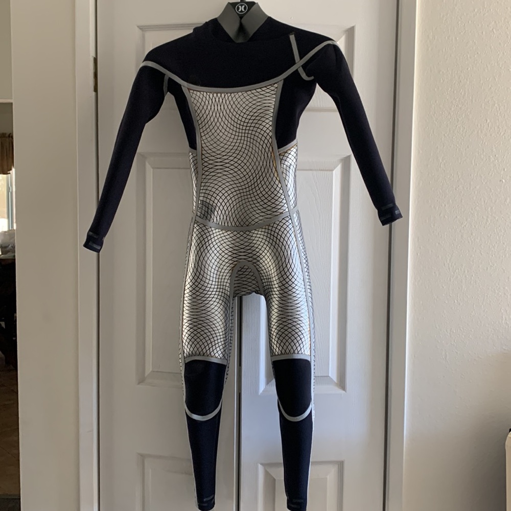 NWT Hurley Phantom 303 Women’s Full Wetsuit - Picture 9 of 14